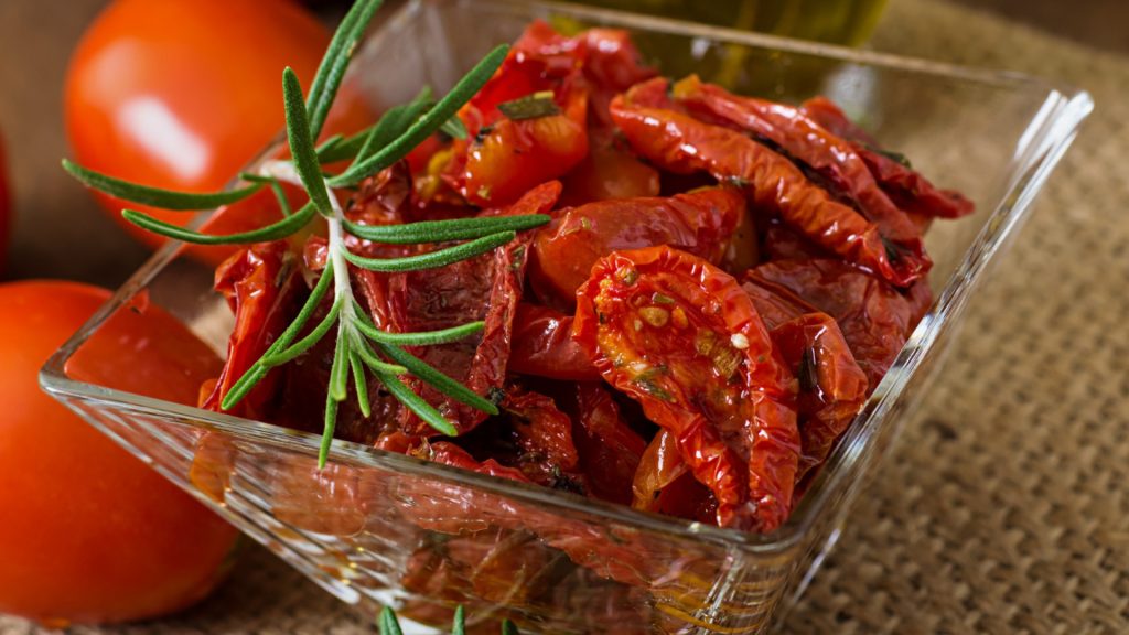 Les bienfaits des tomates confites : un ingrédient savoureux et nutritif
